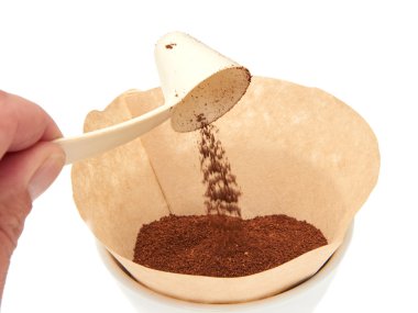 Scooping öğütülmüş kahve filtre