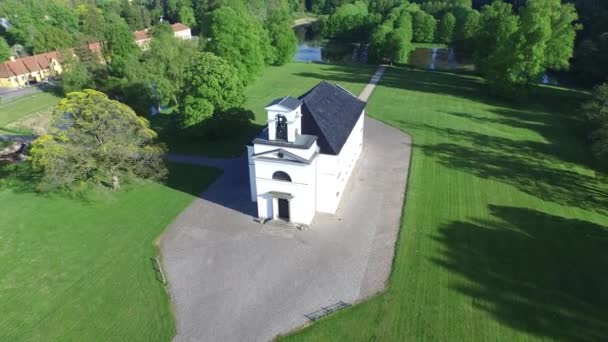 Vue aérienne de l'église Hoersholm située au Danemark — Video