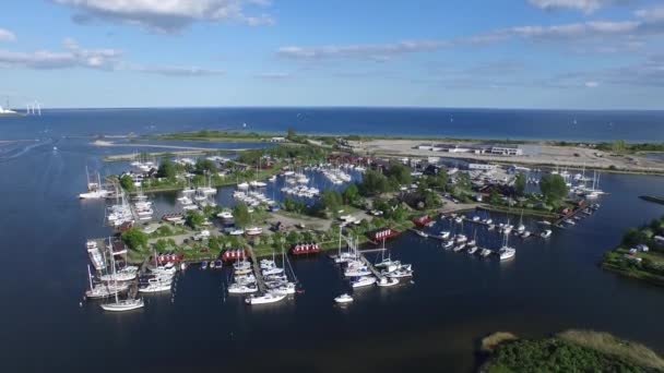 Flygfoto över habour Ishoej, Danmark — Stockvideo