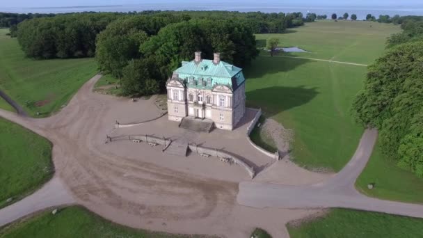 Vista aérea do Palácio Hermitage, Dinamarca — Vídeo de Stock