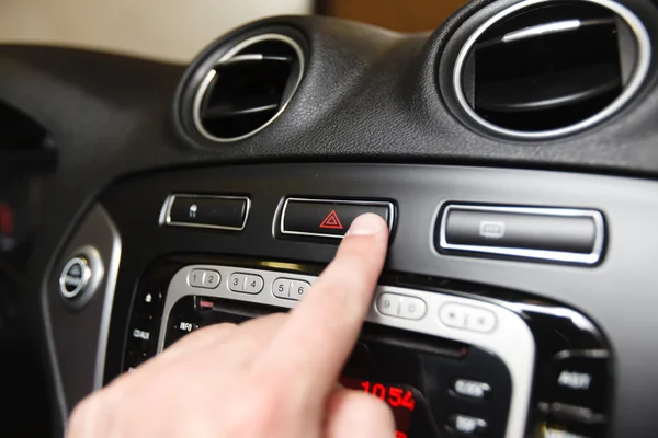 Akut knappen på instrumentpanelen för bil — Stockfoto