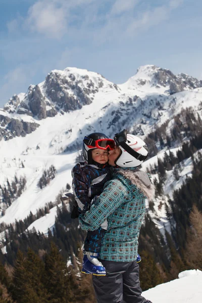 Skifahren in den Alpen. — Stockfoto