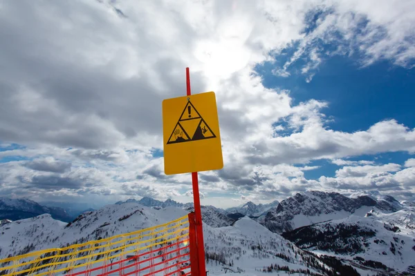 Segnali indicanti il rischio di caduta . — Foto Stock