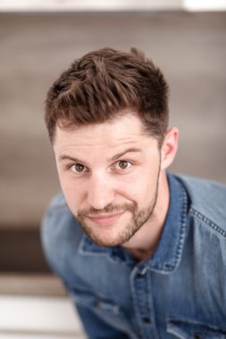 Genç ve başarılı bir adamın portresi..