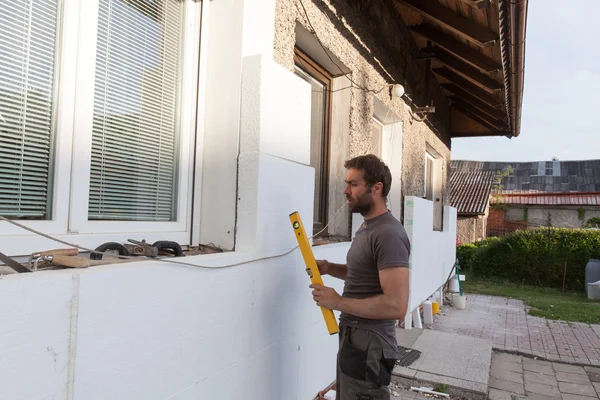 Trabalhadores para renovar uma casa . — Fotografia de Stock