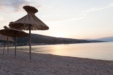 Sahilde güzel bir gün doğumu