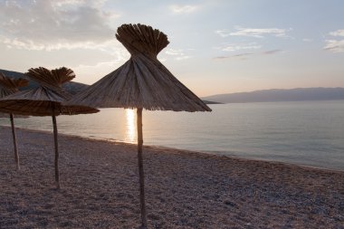 Sahilde güzel bir gün doğumu