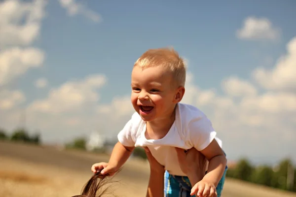 Bambino che ride. — Foto Stock