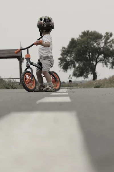 Little boy on the bike trail — Stock Photo, Image