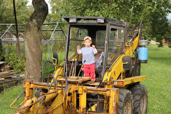 Little boy and an excavator. — Stock Photo, Image
