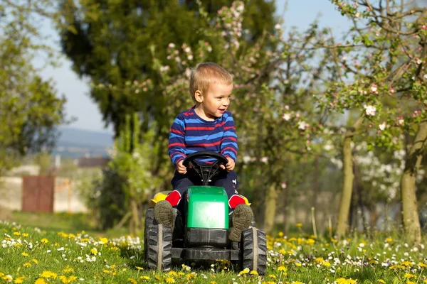 Little boy  and tractor. — Stock Photo, Image