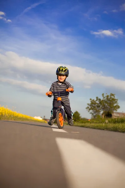 Little boy is learning to bike. — Stock Photo, Image