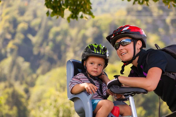 Aile gezisi Bisiklete binme.