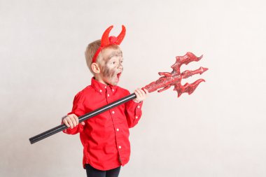 Trident ile küçük şeytan.