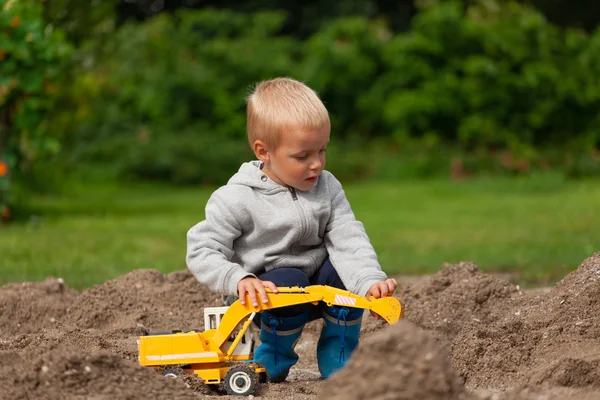 Little boy in the sandbox. — Stock Photo, Image
