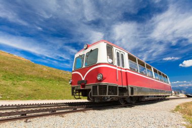 Buharlı tren bir güzel Alp peyzaj.