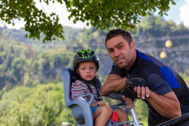 Çocuk bisiklet gezisi.