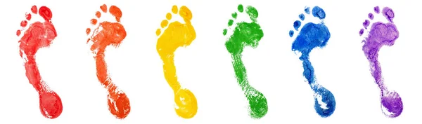 足跡セットLgbtqコミュニティ虹の旗の色白い背景孤立した 足の印刷の多様性 Lgbtの誇りのシンボル レズビアンなどのサイン アイデンティティの概念 裸足の足跡 裸の足の印刷物 — ストック写真