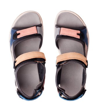 Süet sandaletler, cırt cırt cırtlı kayışlar ve tek beyaz arka plan üst manzaraya yakın izole edilmiş, sandalet ayakkabıları, deri spor ayakkabılar, iki yaz renkli yürüyüş botları, günlük ayakkabılar.