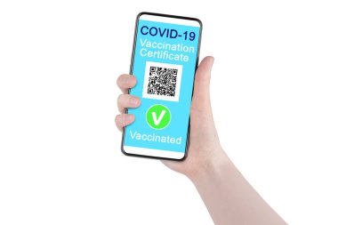 Coronavirus aşı sertifikası akıllı telefon ekranı insan eli beyaz arka plan izole edilmiş, aşılanmış kişi, dijital COVID 19 dokunulmazlık sağlık pasaportlu cep telefonu uygulaması, uluslararası turizm, seyahat
