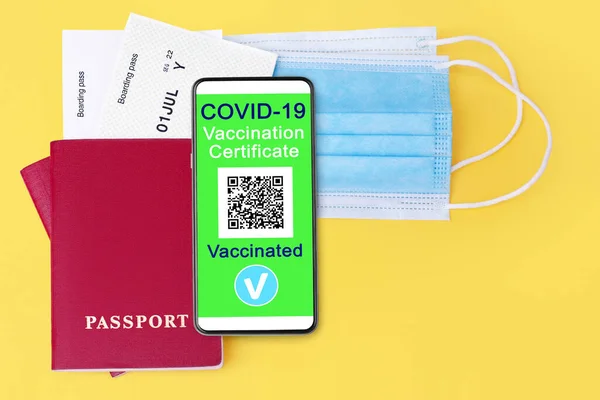 Covid Certificado Vacunación Digital Coronavirus Inmunidad Pasaporte Salud Smartphone Tarjeta —  Fotos de Stock