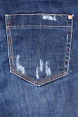 Modrá kapsa džíny zblízka, roztržené džíny kapsa pozadí, tmavě modré poškozené džíny pozadí, roztržené džíny kapesní vzor, ošuntělé indigo džíny látka, grunge kalhoty zpět, staré vintage kalhoty