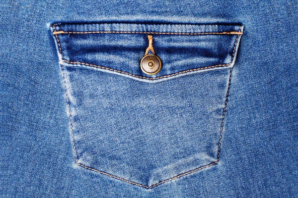 Blå Jeans Ficka Med Lock Och Mässing Metall Knapp Närbild — Stockfoto