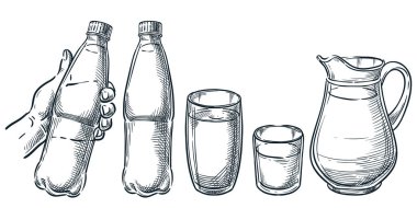 İnsan eli su dolu plastik bir şişe tutuyor. Cam bardak ve sürahide saf mineral içme suyu. Vektör el çizimi çizimi çizimi. Beyaz arkaplanda karalama simgeleri izole edildi
