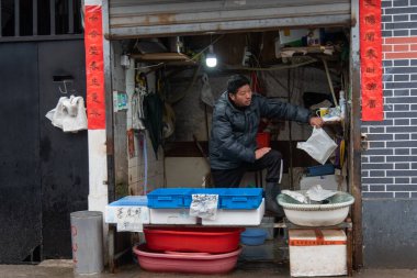 Şangay 'da. Şubat 2019. Tarihi bir merkez. Küçük mahalle dükkânı.