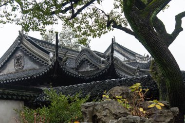 Şangay 'da. Şubat 2019. Yuyuan Garden Yuyuan Garden, Şangay 'ın kuzeydoğusunda yer alan ve pavyonlar, göletler, kayalar ve büyüleyici manzaraların bulunduğu rafine bir bahçe.