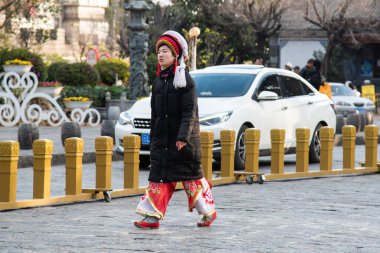 DALI, ÇİN. Şubat 2019. Çinli çiftçiler mallarını pazarda satıyorlar..