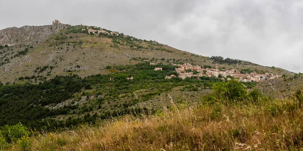 Rocca Calascio Gran Sasso国家公园 2021年6月格兰萨索的阿奎拉地区 特别是卡拉索要塞 被用作许多电影的背景 Ladyhawke — 图库照片