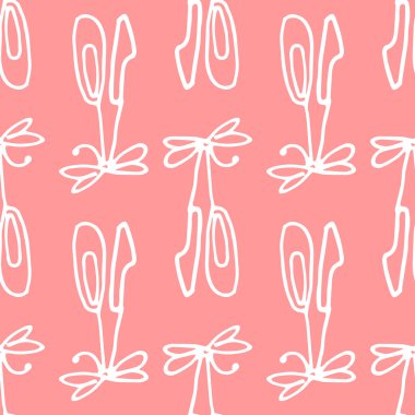 Sketch bale ayakkabıları pembe arka planda eğiliyor. Kutlama tasarımı için kurdele. Beyaz arkaplan. Kusursuz bir desen. Pembe arka planda beyaz çizgisi olan bir kurdele üzerindeki bir çift bale dairesinin deseni. Çocukların sivri uçlu ayakkabılarının kusursuz deseni