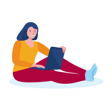 Genç bir kadın dizüstü bilgisayarla yerde oturuyor. Çizgi film tarzında vektör illüstrasyonu. Bir beyazda izole edilmiş..