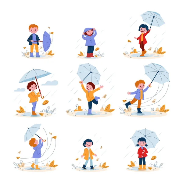 Χαριτωμένα χαμογελαστά παιδιά με ομπρέλες σε λαστιχένιες μπότες στη βροχή. Σύνολο διανυσματικών εικονογραφήσεων σε επίπεδο στυλ κινουμένων σχεδίων. — Διανυσματικό Αρχείο