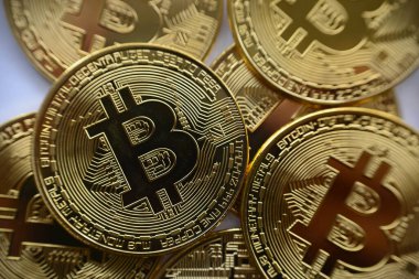 Altın Bitcoin yakın plan. Şifreleme para birimi