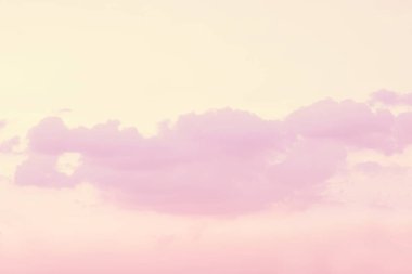 Yumuşak bulutlu gradyan pastel, soyut gökyüzü arkaplanı tatlı renkli.
