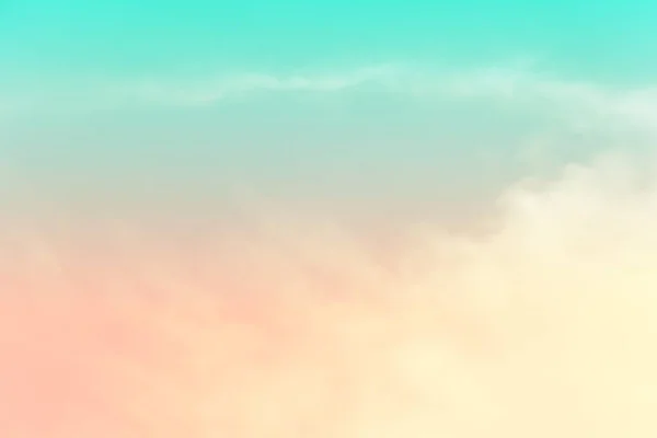 Yumuşak bulutlu gradyan pastel, soyut gökyüzü arkaplanı tatlı renkli.