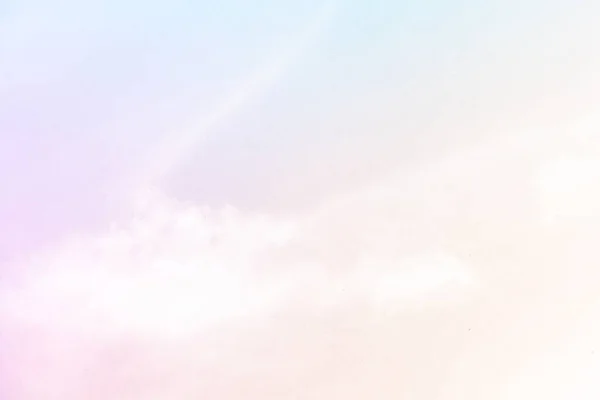 Yumuşak bulutlu gradyan pastel, soyut gökyüzü arkaplanı tatlı renkli.