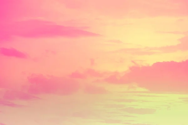 Yumuşak bulutlu gradyan pastel, soyut gökyüzü arkaplanı tatlı renkli.