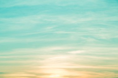 Yumuşak bulutlu gradyan pastel, soyut gökyüzü arkaplanı tatlı renkli.