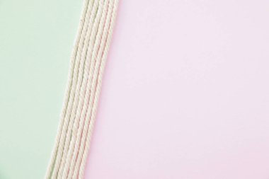 İki ton renk arkaplan üzerinde çizgi beyaz ipleri