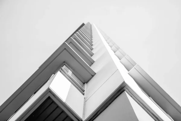 Vista Ángulo Bajo Los Edificios Apartamentos Blanco Negro — Foto de Stock