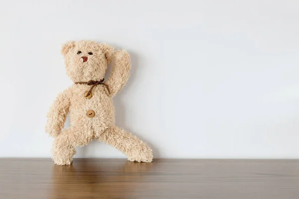 Плюшевий Ведмідь Іграшка Сидить Підлозі Білий Фон — стокове фото