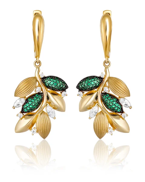 Pendientes de oro con gemas verdes — Foto de Stock