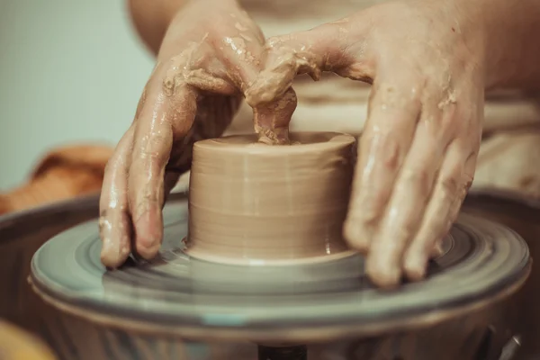 Child working on potter's wheel — Stock Photo, Image