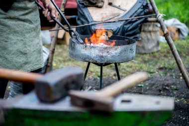 Demirci ayrıntı uydurandan