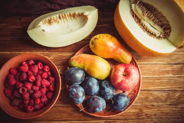 Masada taze meyve var..