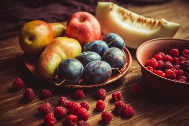 Masada taze meyve var..