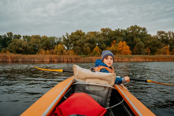 Excursion Kayak Long Rivière Automne Mode Vie Actif Enfant Dans — Photo